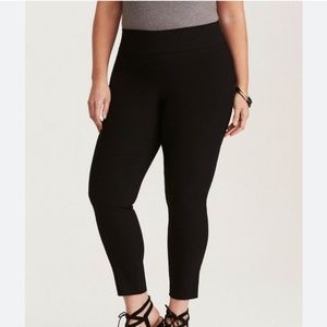 Torrid Pixie pull on pant